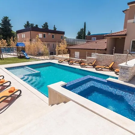 Fuer Grosse Ansprueche Mit Grossem Pool, Sauna, Whirlpool, Billard