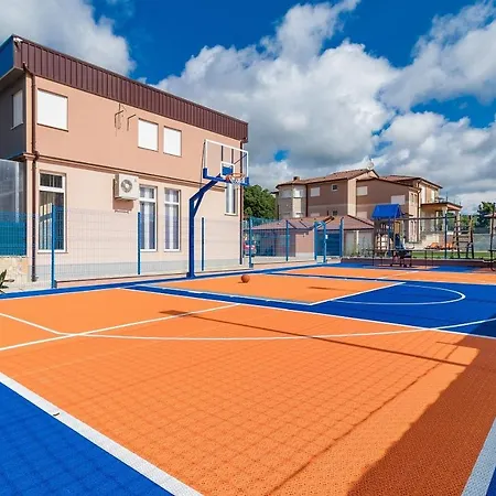Hébergement de vacances Fuer Grosse Ansprueche Mit Grossem Pool, Sauna, Whirlpool, Billard