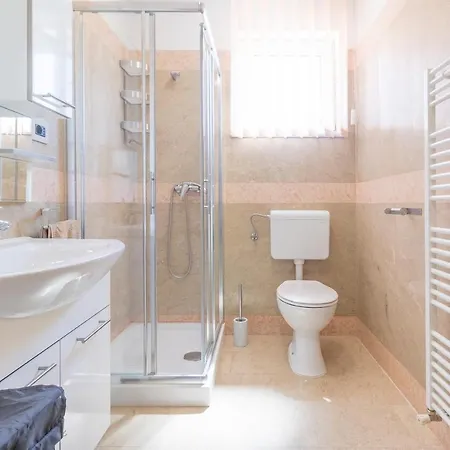Fuer Grosse Ansprueche Mit Grossem Pool, Sauna, Whirlpool, Billard * Ližnjan